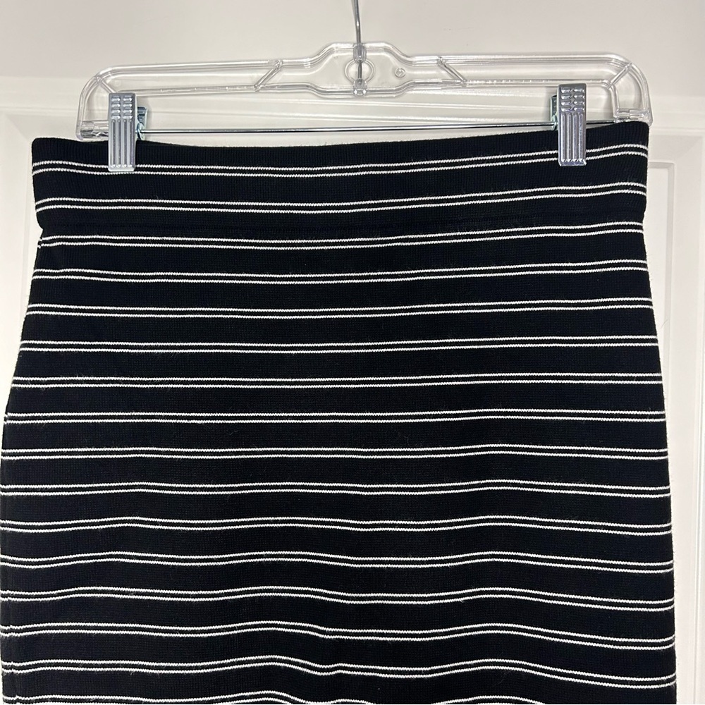 White House Black Market Pinstripe Black and White Stretchy Pencil Skirt Small - Picture 4 of 7